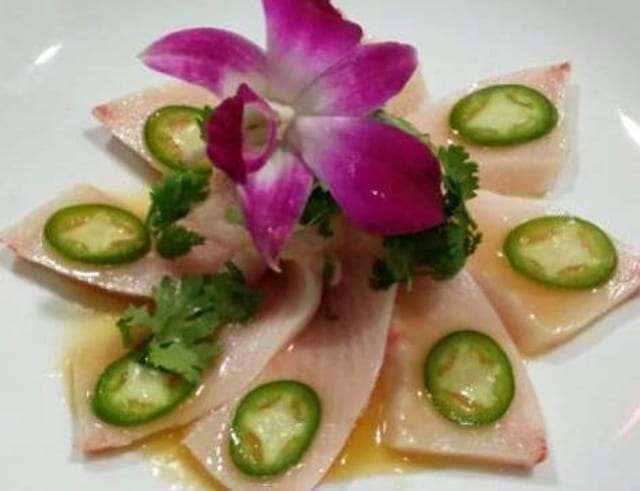 Yellowtail Sashimi (6pc).