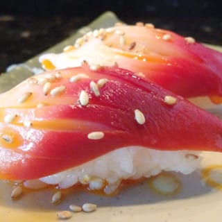 Red Clam Sushi (2pcs)