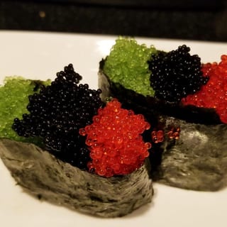 Tobiko Sushi (2pcs)