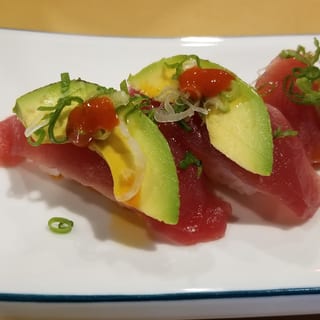 Spicy Tuna (Bluefin Akami) w/ Avocado & Chili Oil Sushi
